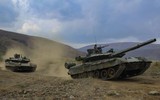 Khoảnh khắc chung cư ở thủ đô Kiev của Ukraine trúng tên lửa 