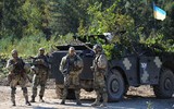 Người dân Ukraine nhận vũ khí sẵn sàng bảo vệ thủ đô Kiev