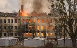 Người dân Ukraine nhận vũ khí sẵn sàng bảo vệ thủ đô Kiev