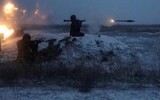 Người dân Ukraine nhận vũ khí sẵn sàng bảo vệ thủ đô Kiev