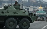 Tổng thống Ukraine từ chối di tản, phương Tây đổ vũ khí cho Kiev