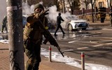 Tấn công dữ dội, Nga chọc thủng phòng tuyến Kharkiv của Ukraine