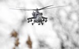 'Xe tăng bay' Mi-24 Nga bị tên lửa phòng không Stinger Ukraine bắn cháy