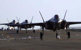 Phi đội 28 tiêm kích F-35A Hàn Quốc thực hiện màn 'voi đi bộ'
