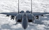 'Đại bàng bất bại' F-15E Mỹ hộ tống chuyến hàng chở vũ khí cho Ukraine?