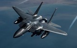 'Đại bàng bất bại' F-15E Mỹ hộ tống chuyến hàng chở vũ khí cho Ukraine?