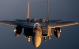 'Đại bàng bất bại' F-15E Mỹ hộ tống chuyến hàng chở vũ khí cho Ukraine?