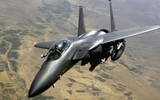 'Đại bàng bất bại' F-15E Mỹ hộ tống chuyến hàng chở vũ khí cho Ukraine?