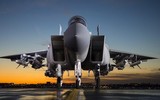 'Đại bàng bất bại' F-15E Mỹ hộ tống chuyến hàng chở vũ khí cho Ukraine?