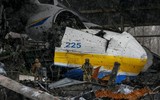 Máy bay lớn nhất thế giới Antonov AN-225 của Ukraine hóa sắt vụn