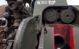 Lựu pháo D-30 được đóng gói để chuyển gấp sang Ukraine