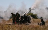 Lựu pháo D-30 được đóng gói để chuyển gấp sang Ukraine
