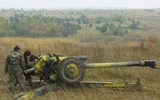Lựu pháo D-30 được đóng gói để chuyển gấp sang Ukraine