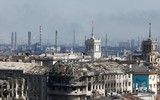 Xe quân sự Nga rầm rập tới Mariupol, 'pháo đài tử thủ' Azovstal của Ukraine còn trụ được bao lâu?