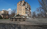 Xe quân sự Nga rầm rập tới Mariupol, 'pháo đài tử thủ' Azovstal của Ukraine còn trụ được bao lâu?