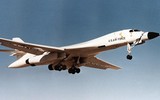 Máy bay ném bom chiến lược B-1B Lancer Mỹ bất ngờ bốc cháy dữ dội