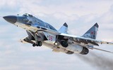 'Quái điểu lưng gù' MiG-29SMT lập đội hình chữ Z trên bầu trời Moscow