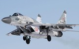 'Quái điểu lưng gù' MiG-29SMT lập đội hình chữ Z trên bầu trời Moscow