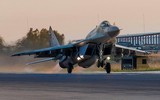 'Quái điểu lưng gù' MiG-29SMT lập đội hình chữ Z trên bầu trời Moscow