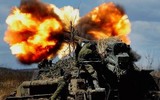 Quân đội Nga công phá trận địa Ukraine bằng pháo tự hành 2S7M có thể bắn đạn hạt nhân