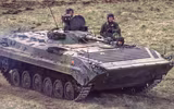 Phát bắn từ súng phóng lựu kích nổ dây chuyền, xé nát xe chiến đấu bộ binh BMP-1 tại Ukraine