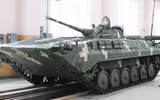 Phát bắn từ súng phóng lựu kích nổ dây chuyền, xé nát xe chiến đấu bộ binh BMP-1 tại Ukraine