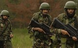 Súng trường tấn công bullpup hiện đại nhất thế giới F2000 tham chiến tại Ukraine