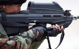 Súng trường tấn công bullpup hiện đại nhất thế giới F2000 tham chiến tại Ukraine