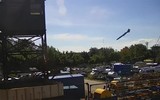 Khoảnh khắc tên lửa Kh-22 Nga lao xuống thành phố miền trung Ukraine