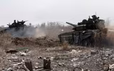Nổ kho đạn, xe tăng T-80BV bị phá hủy hoàn toàn tại chiến trường Ukraine