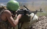 Lính Nga dùng súng máy PKM bắn nổ xe phóng tên lửa S-300 Ukraine