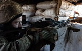 Lính Nga dùng súng máy PKM bắn nổ xe phóng tên lửa S-300 Ukraine