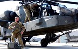 Trực thăng AH-64 Apache bắt chước động tác khó của Ka-52 Nga và... rơi xuống hồ