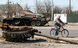 Các chiến đoàn xe tăng Nga liên tục lọt ổ phục kích tại miền Đông Ukraine