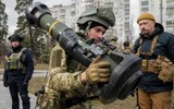 Thủ tướng Anh Boris Johnson bất ngờ tới thăm và huấn luyện cùng binh sĩ Ukraine