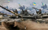 Đoàn chiến tăng quốc bảo T-80BV của Ukraine rầm rập tiến về Kherson