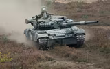 Đoàn chiến tăng quốc bảo T-80BV của Ukraine rầm rập tiến về Kherson