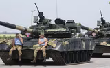 Đoàn chiến tăng quốc bảo T-80BV của Ukraine rầm rập tiến về Kherson