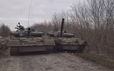 Đoàn chiến tăng quốc bảo T-80BV của Ukraine rầm rập tiến về Kherson