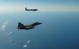 Trinh sát cơ IL-20M Nga bất ngờ bị ‘chim ăn thịt’ F-22 Raptor Mỹ áp sát 