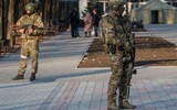 Moscow cáo buộc Ukraine hạ độc lính Nga, Kiev nói do đồ hộp hết hạn