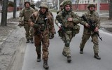Moscow cáo buộc Ukraine hạ độc lính Nga, Kiev nói do đồ hộp hết hạn