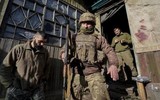 Moscow cáo buộc Ukraine hạ độc lính Nga, Kiev nói do đồ hộp hết hạn