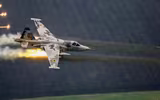 Su-25 Ukraine tung đòn không kích nhắm vào quân Nga trên chiến trường