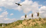 Xe tăng T-72 Nga sống sót sau đòn tấn công từ tên lửa chống tăng Ukraine