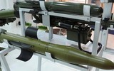 Xe tăng T-72 Nga sống sót sau đòn tấn công từ tên lửa chống tăng Ukraine