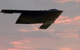 Vì sao oanh tạc cơ B-2 Spirit của Mỹ trị giá 2 tỷ USD lại dán đầy băng dính?