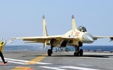 Tiêm kích hạm J-15 Trung Quốc bay áp sát chiến hạm Mỹ
