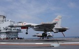 Tiêm kích hạm J-15 Trung Quốc bay áp sát chiến hạm Mỹ