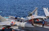 Tiêm kích hạm J-15 Trung Quốc bay áp sát chiến hạm Mỹ